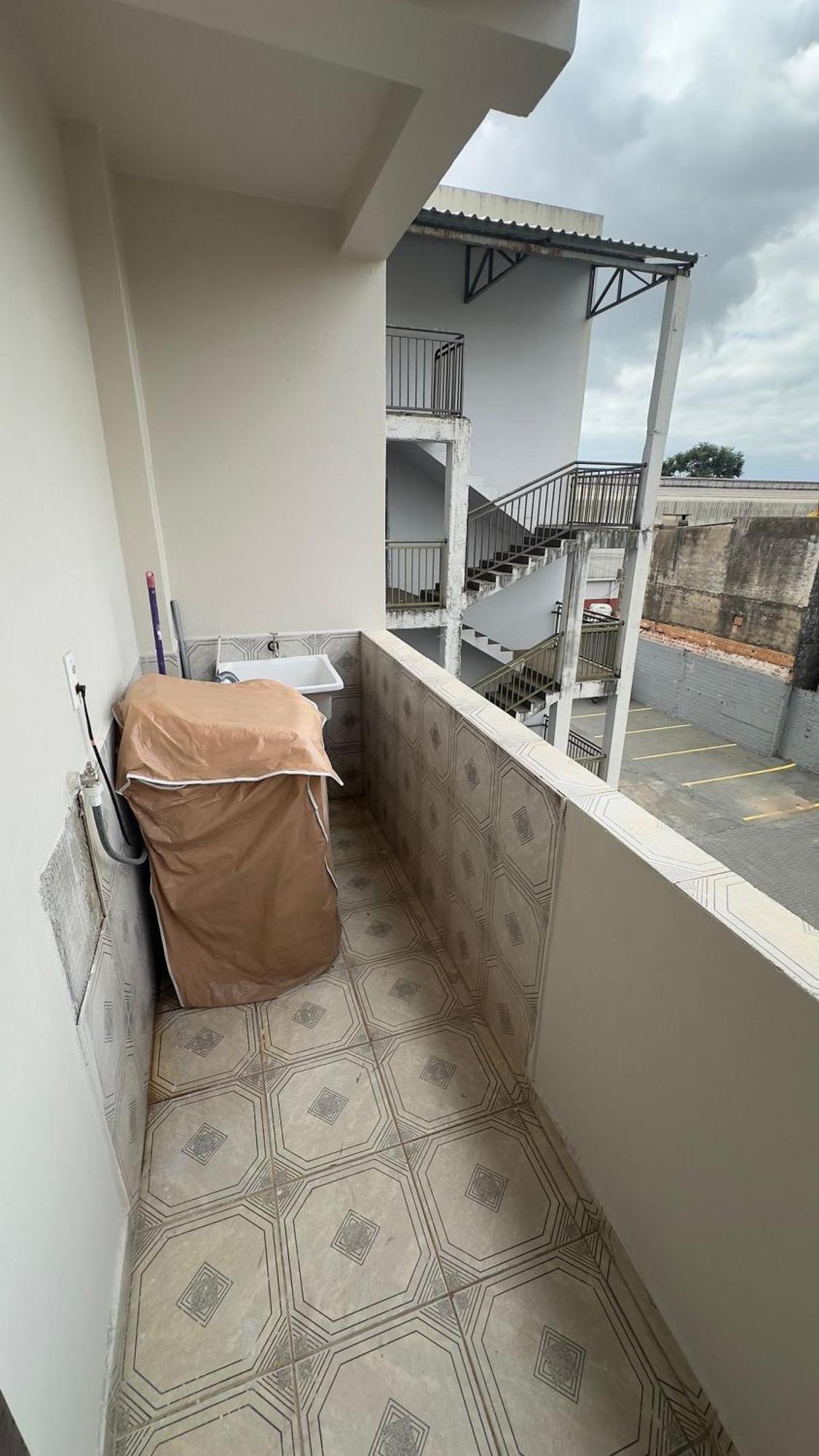 A Poucos Passos Do Paraguai - Portes *